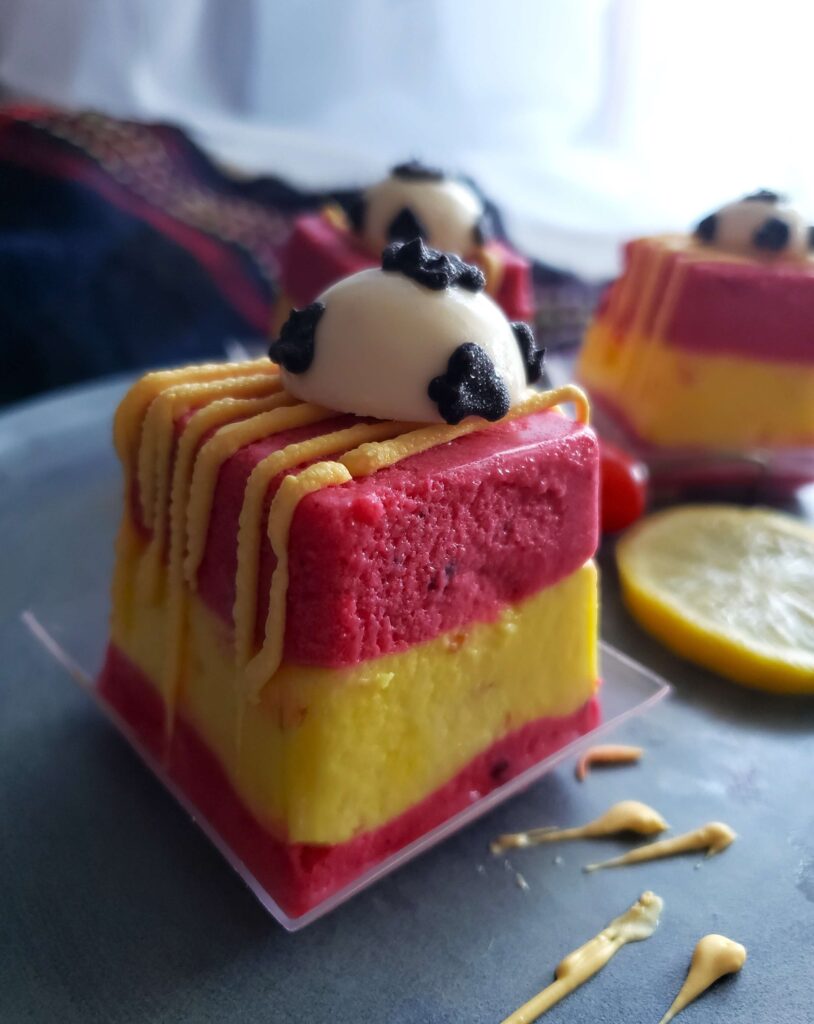 Dessert inspiré du drapeau de l'Espagne, créé pour une collection de la Coupe du monde de football.